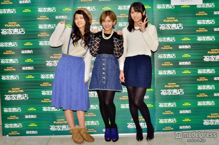 ℃-ute(左より)鈴木愛理、岡井千聖、矢島舞美