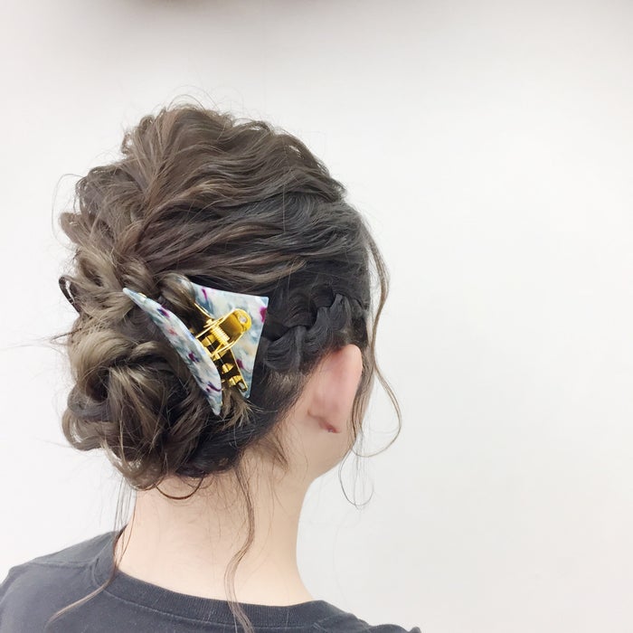 ヘアクリップで挟むだけでおしゃれ度アップアレンジ15選 モデルプレス ヘアクリップで挟むだけでおしゃれ度アップアレンジ15選 モデルプレス