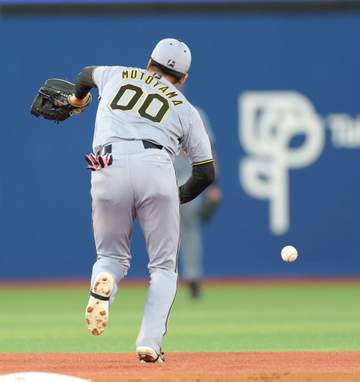 阪神 目測を誤ったか？ 元山が牧の大飛球を落球で無死二塁 佐野の進塁打、エンカーナシオンの遊ゴロと無安打で追加点献上 高橋は今季ワースト5失点
