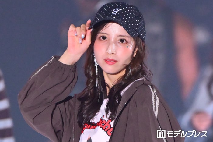 元乃木坂46佐藤楓、キャップ被りウィンクで決めポーズ「でんちゃん可愛すぎ」「スタイル抜群」の声【関コレ2026A/W】