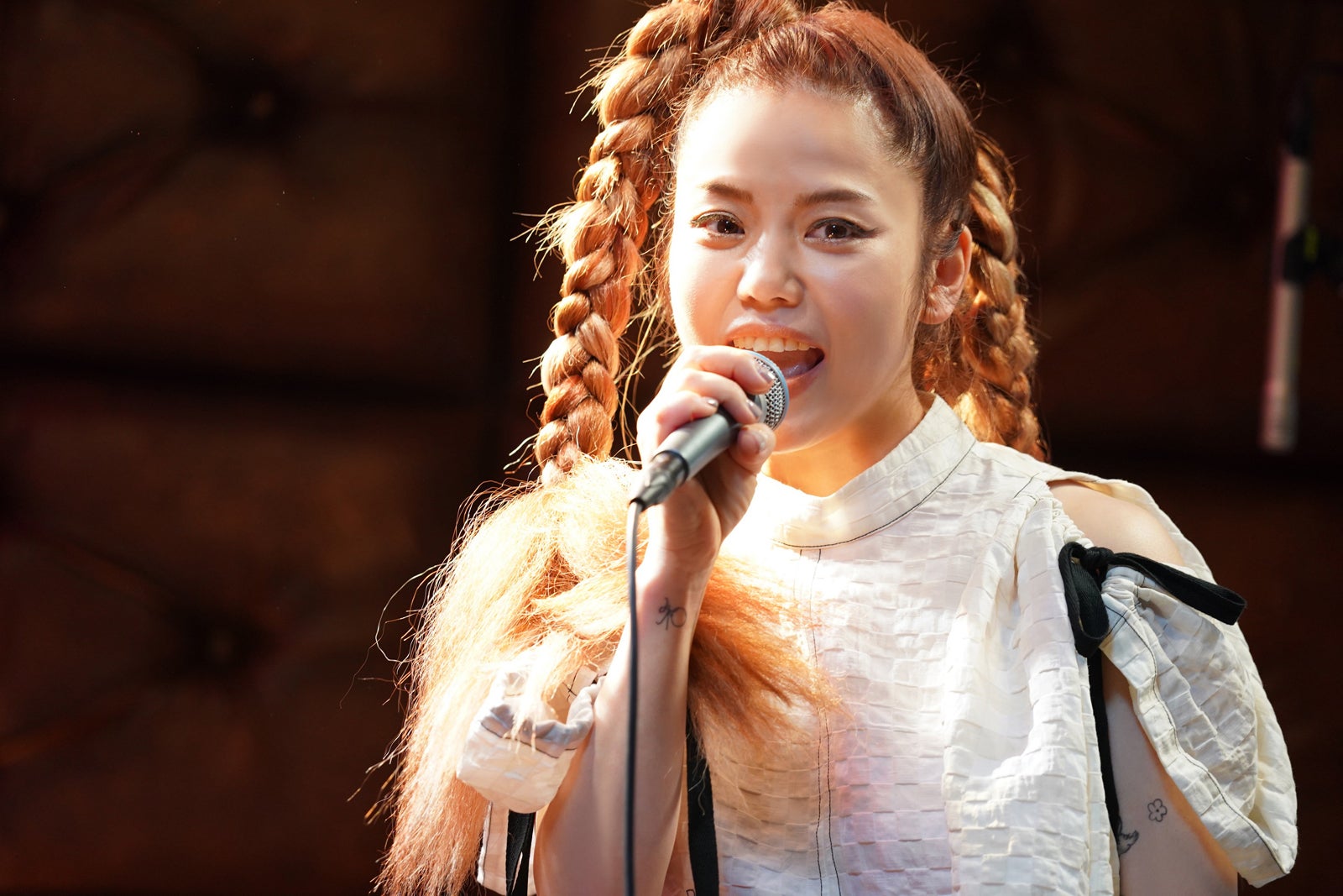 Chara「すべて忘れてしまうから」第10話より（C）テレビ東京／（C）2022 Disney and related entities