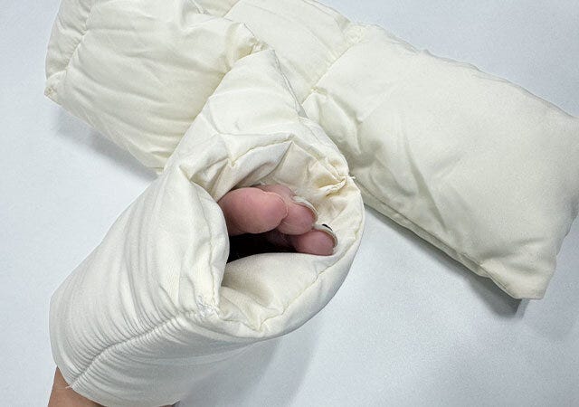 ダイソー　中わたダウン風マフラー　輪っか