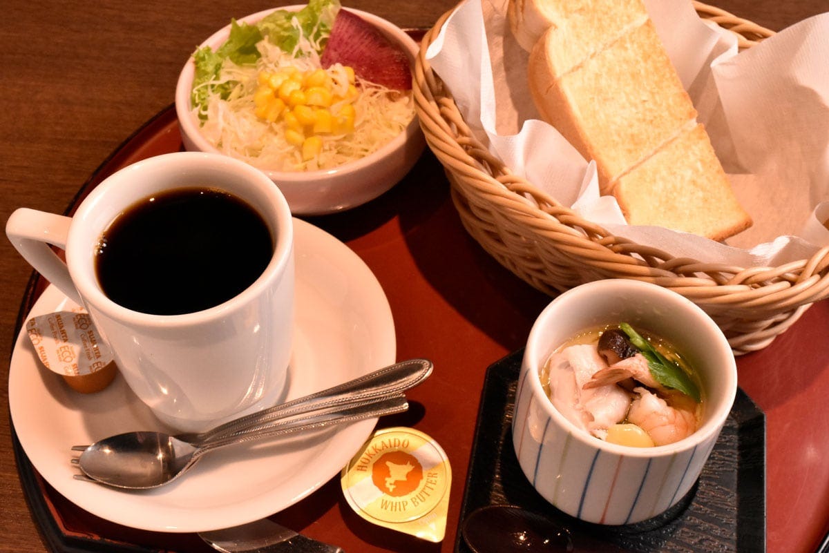 愛知県内の店舗では全店で、そのほか岐阜県、三重県の店舗にも導入されているモーニングサービス。500円～で写真は茶碗蒸しセット630円