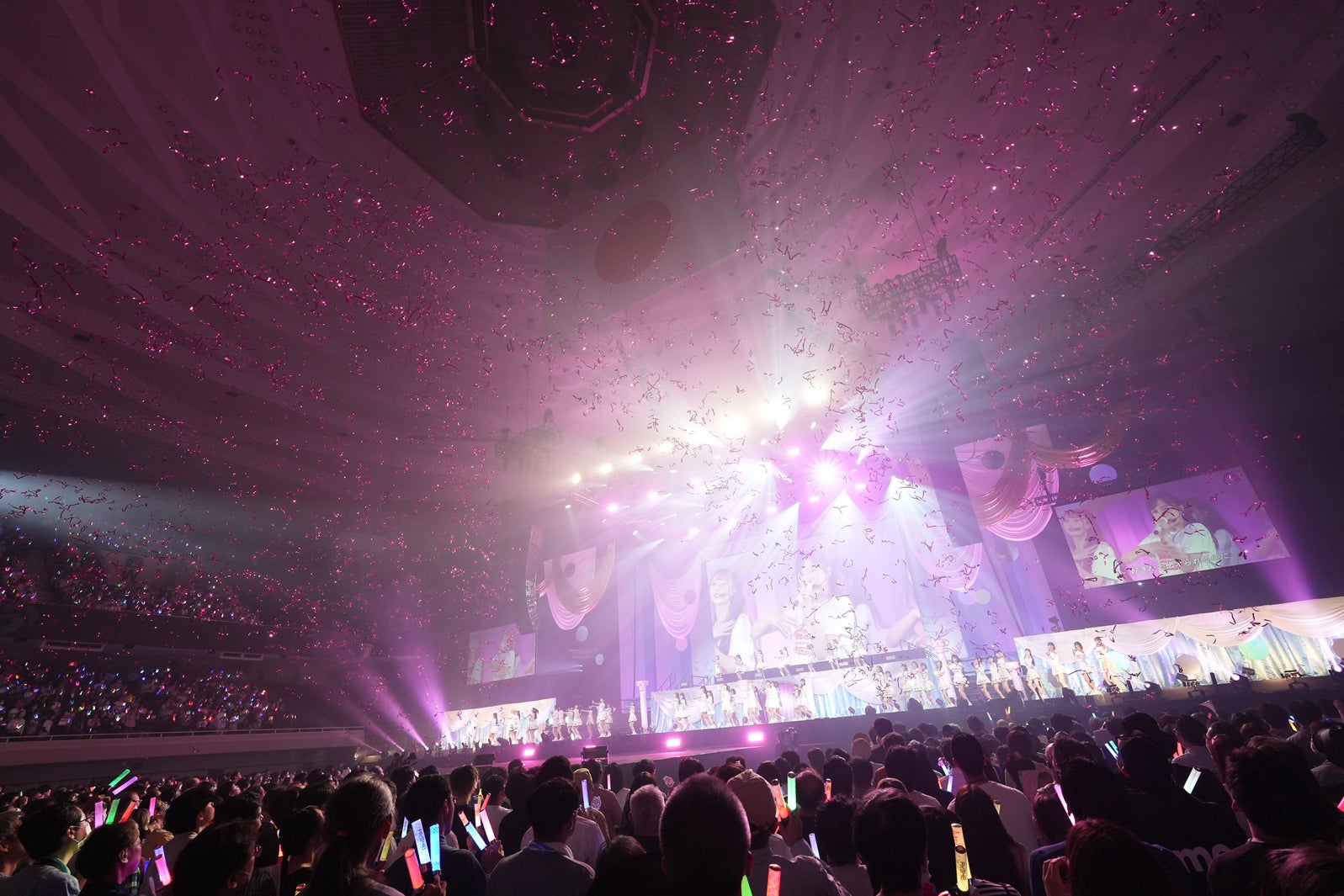 「古参も新規も⼤集合︕なんでもありのAKBでっせスペシャル」（C）AKB48