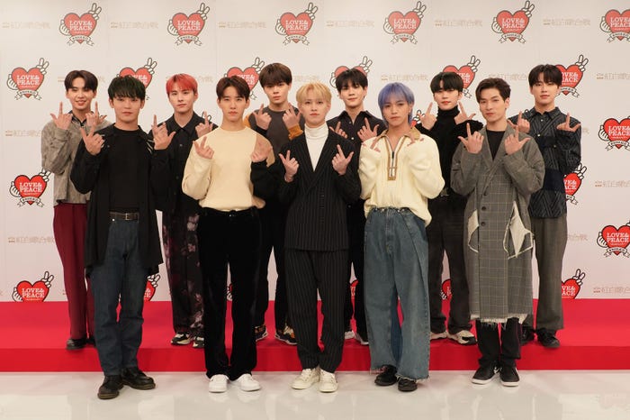 JO1/(後列左から)川尻蓮、川西拓実、鶴房汐恩、豆原一成、木全翔也、河野純喜(前列左から)與那城奨、佐藤景瑚、白岩瑠姫、大平祥生、金城碧海(C)NHK