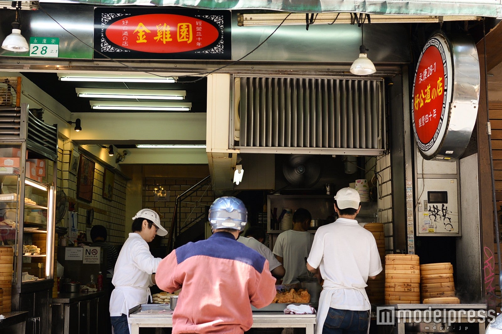 地元の人がふらっと買いに来る（C)モデルプレス