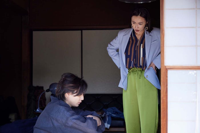 京本大我、長谷川京子「お迎え渋谷くん」第3話より(C)カンテレ