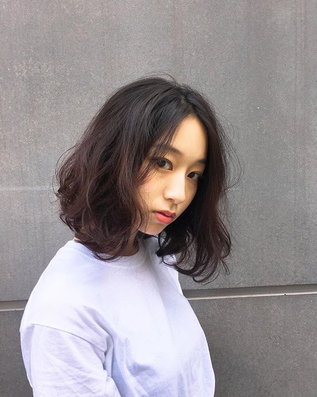 40代のぽっちゃりさんに似合うミディアムヘア 小顔に見えるおすすめスタイル モデルプレス 40代のぽっちゃりさんに似合うミディアムヘア 小顔に見えるおすすめスタイル モデルプレス