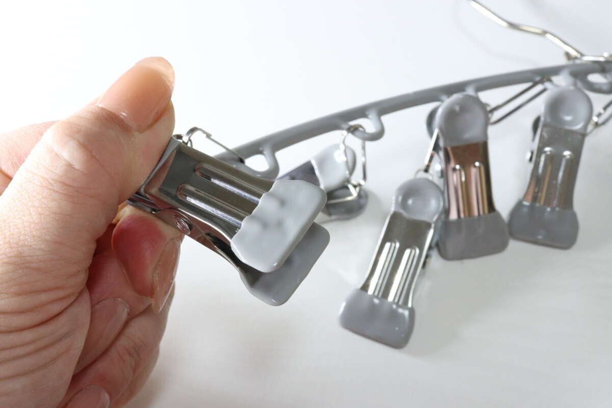 ダイソー マルチクリップハンガー(クリップ8個) ダイソーのマルチクリップハンガー(クリップ8個)のクリップ部分