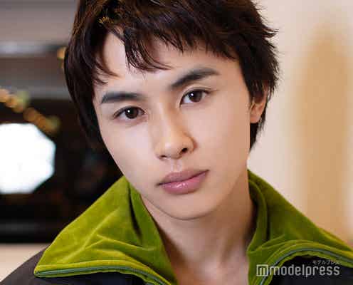 超特急・草川拓弥、俳優&アーティストの両立で「追い込まれた時もありました」乗り越え学んだこと・グループへ還元できた喜び語る<「デブとラブと過ちと!」インタビュー>