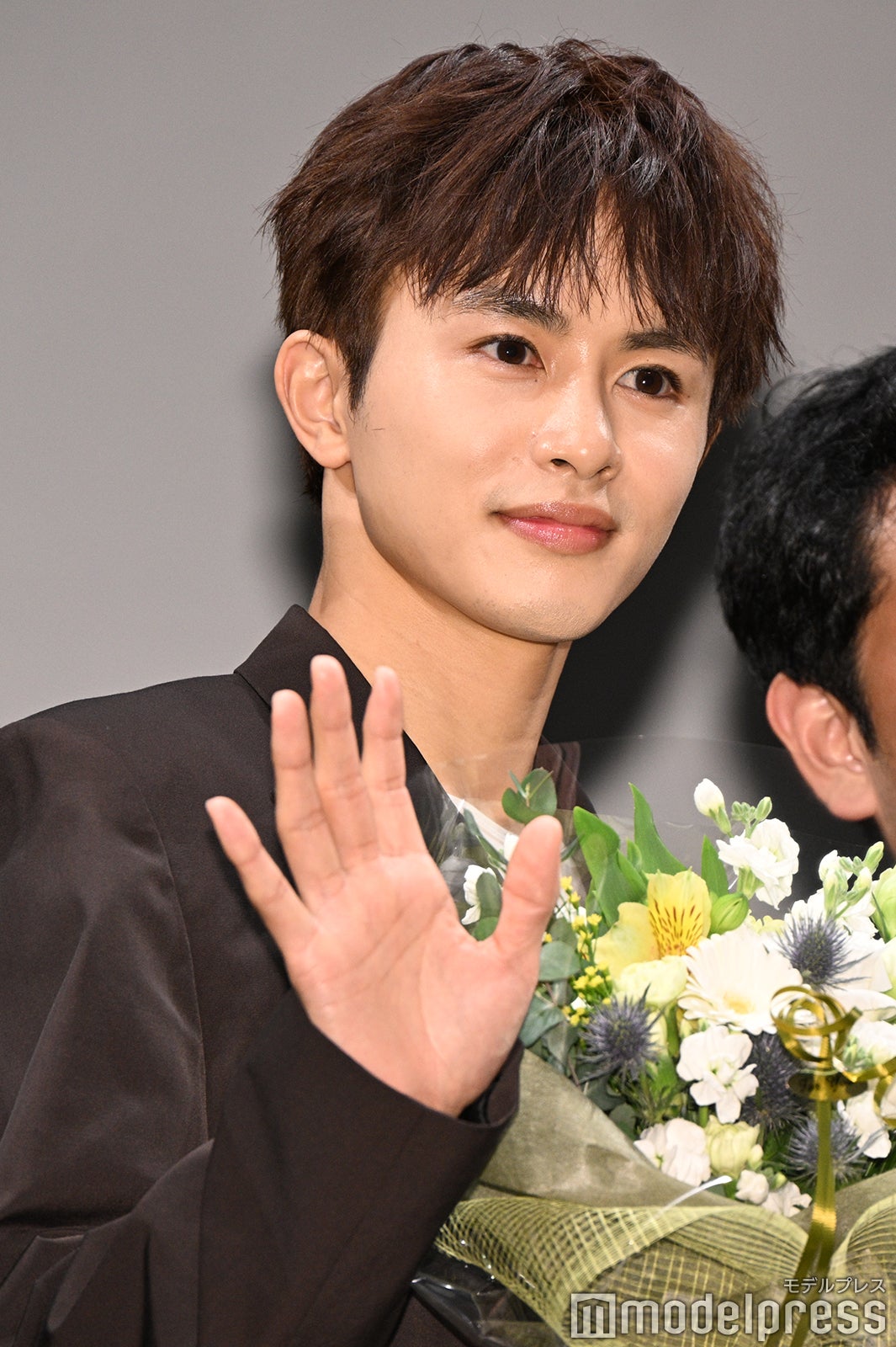 茶髪にイメチェンした草川拓弥（C）モデルプレス