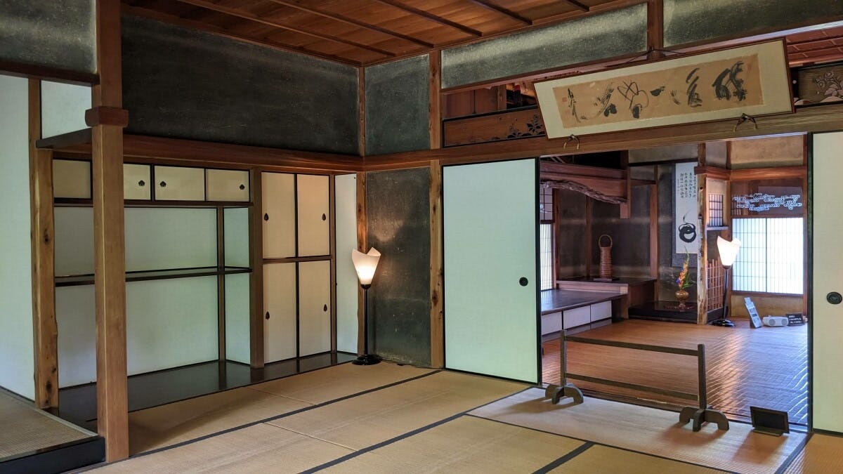 京都では伝統的な建築の決まりに縛られることも、大洲では自由。職人の技やアイデアが見事！