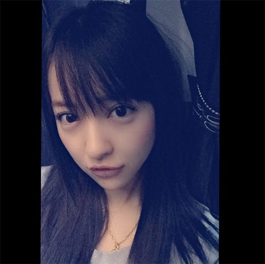 黒髪にイメージチェンジした板野友美/Instagramより【モデルプレス】