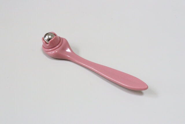 ひんやりリフレッシュアイローラー