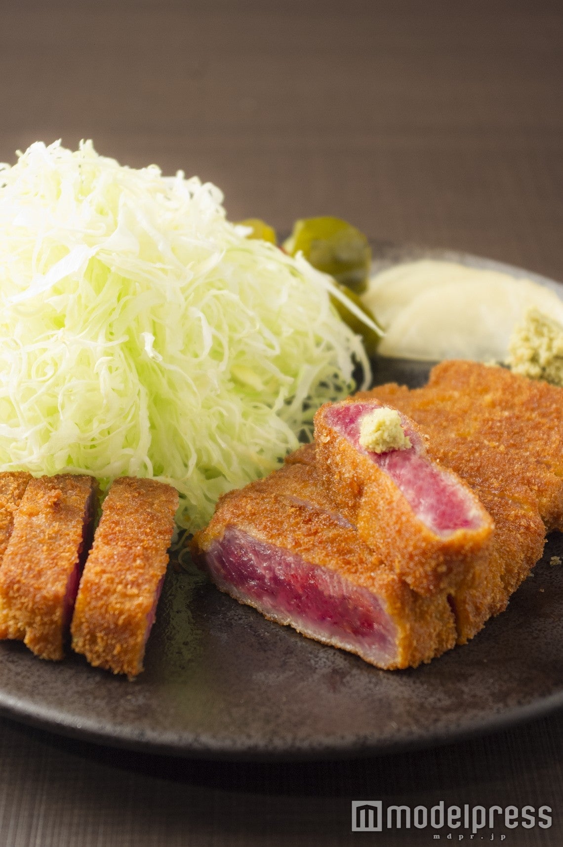 「牛ロースカツ膳」1，280円（税抜）～※牛カツ御膳は全品麦飯おかわり自由／画像提供：ゴリップ