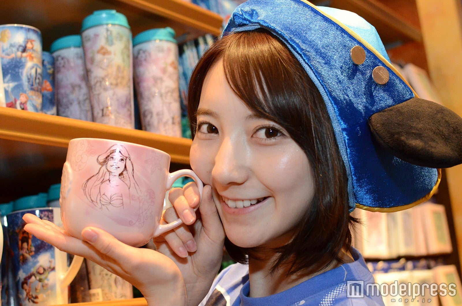 マグ￥1600（モデル：堀瑞希）／（C）モデルプレス