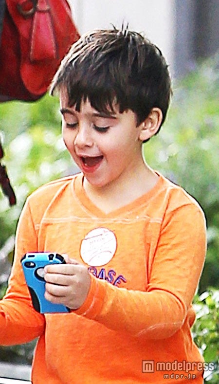 スリちゃんの携帯番号をゲット？Photo：Splash/アフロ