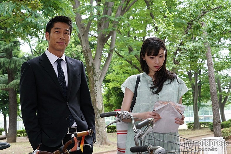 AKIRA、栗山千明／連続ドラマ『HEAT』第2話より（C）関西テレビ