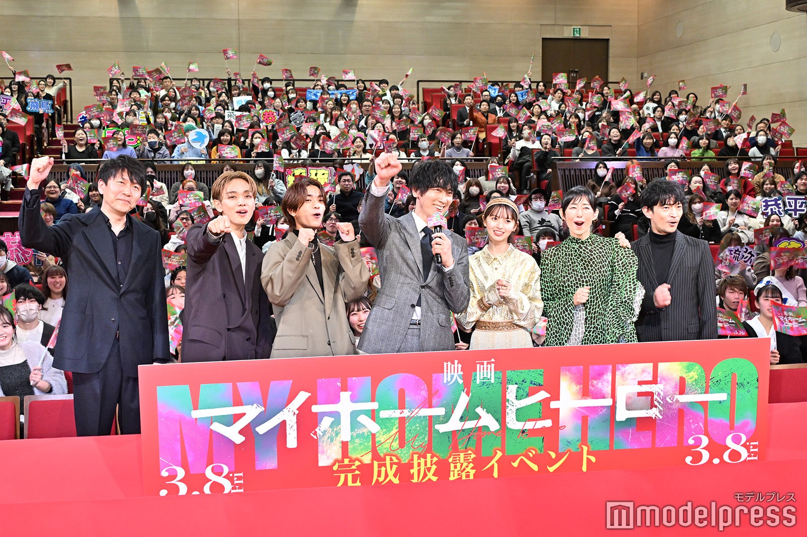 （左から）青山貴洋監督、宮世琉弥、高橋恭平、佐々木蔵之介、齋藤飛鳥、木村多江、津田健次郎（C）モデルプレス