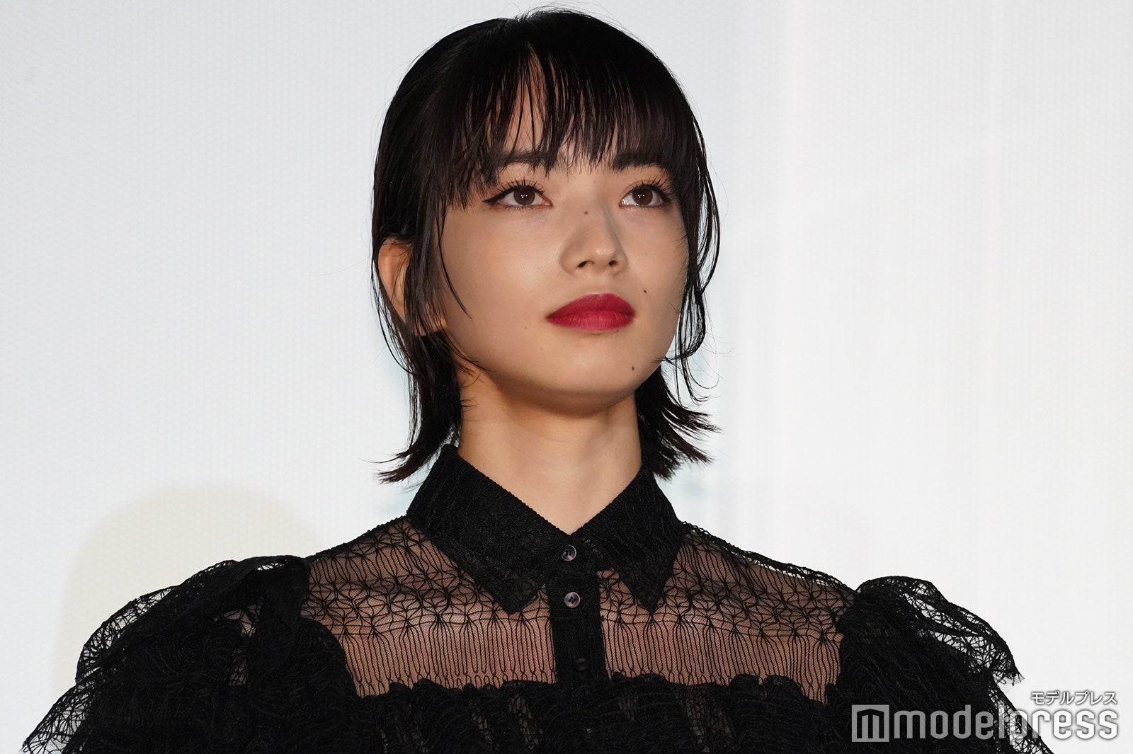 ミディアムヘアの小松菜奈（C）モデルプレス