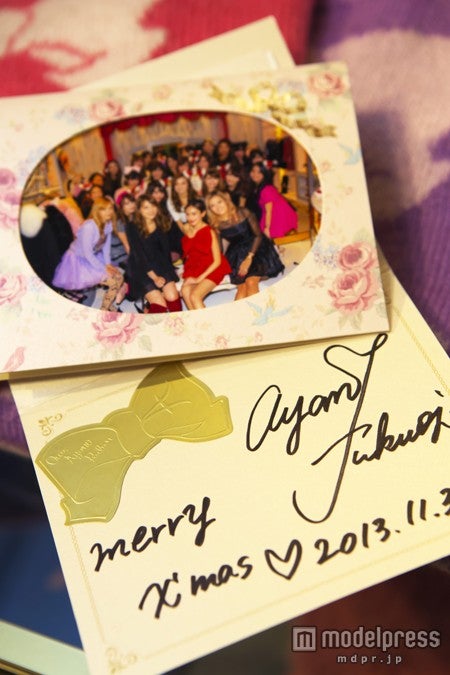 「Oui, Ayano Ruban クリスマスパーティー」でフォトフレームをプレゼント
