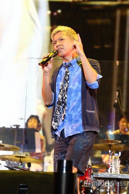 ライブパフォーマンスをしたウカスカジー