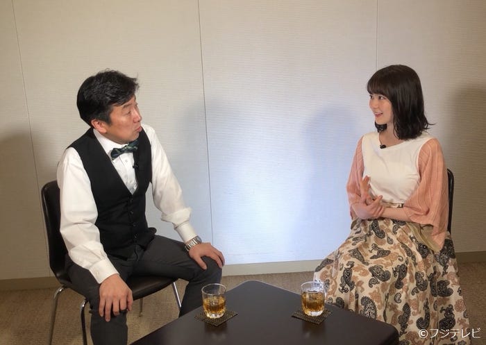 笠井信輔アナウンサー、生田絵梨花(C)フジテレビ