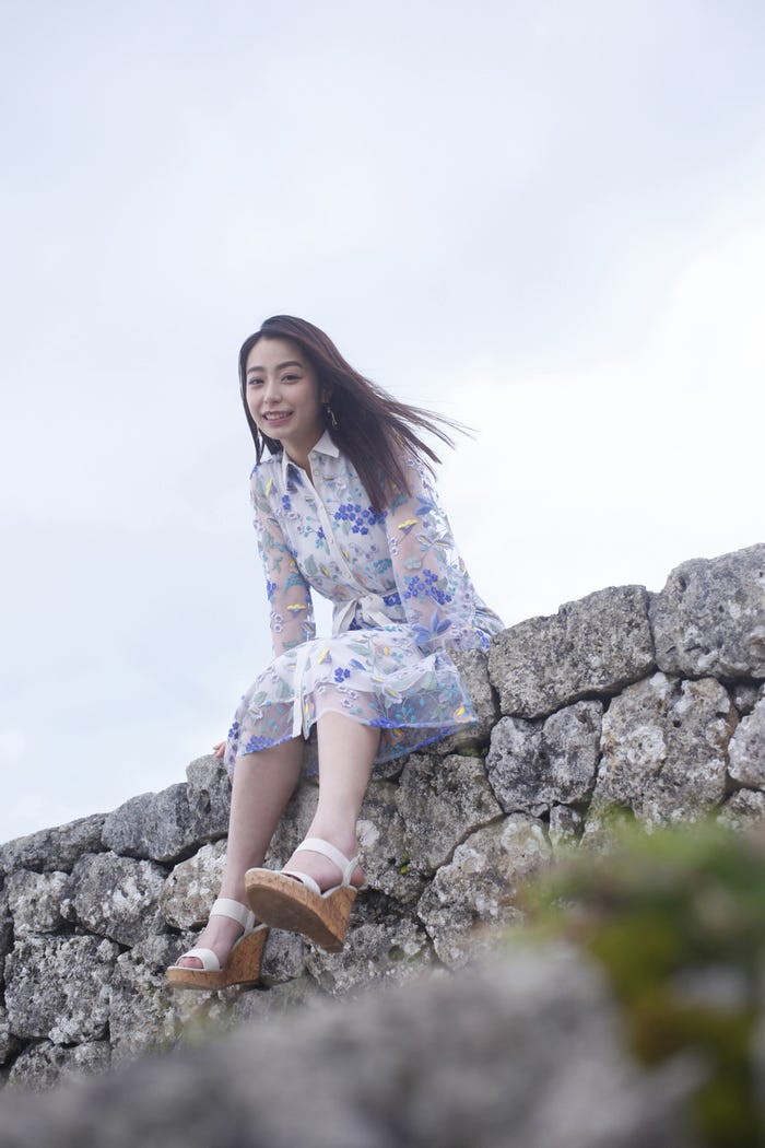 宇垣美里1stフォトエッセイ「風をたべる」(画像提供:集英社)