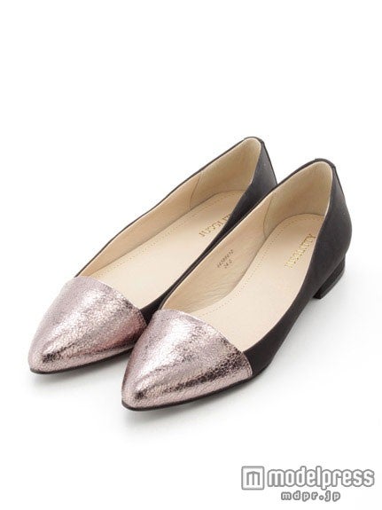 ポインテッドコンビフラットシューズ「JUSGLITTY」12,636円（税込）