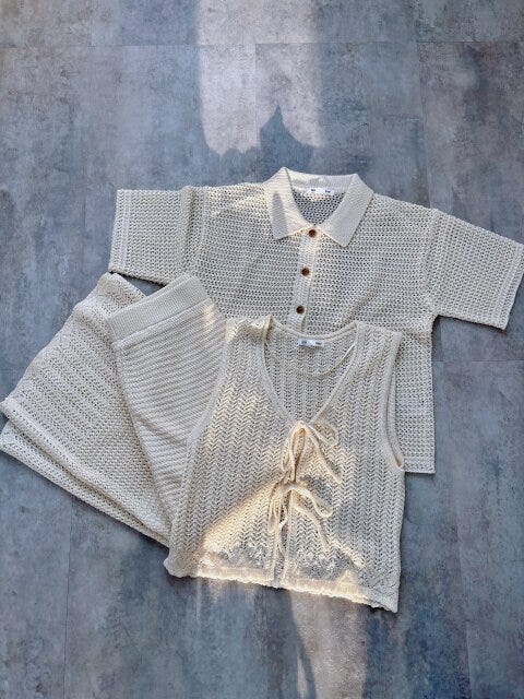 GU　透かし編みニットジレ　シャツ（半袖）　スカート　NATURAL