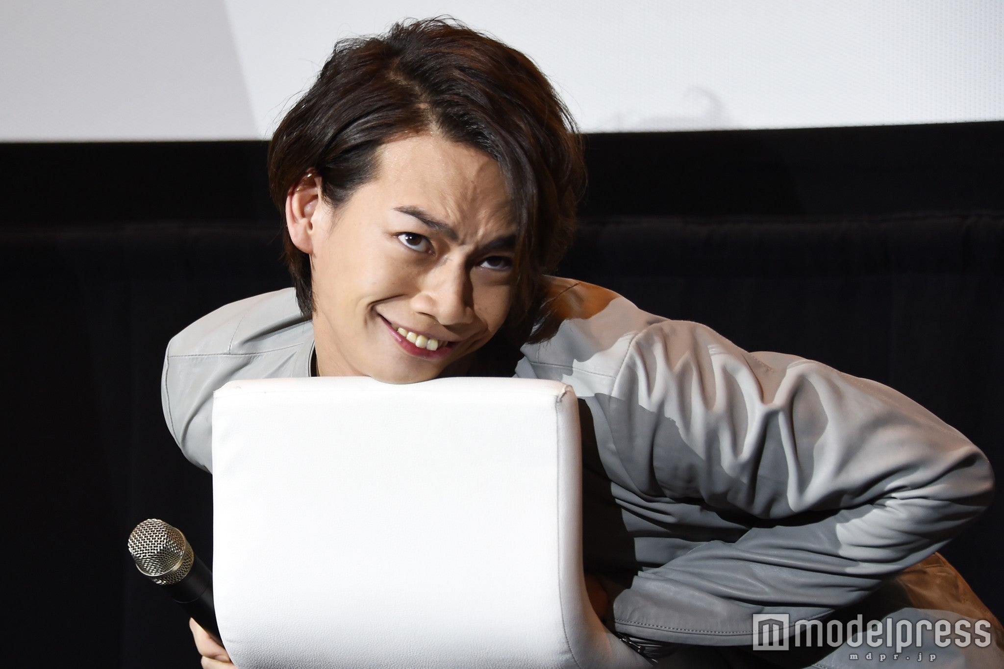 池田純矢による「上目遣いでゼラのことを見ているジャイボの顔」（C）モデルプレス