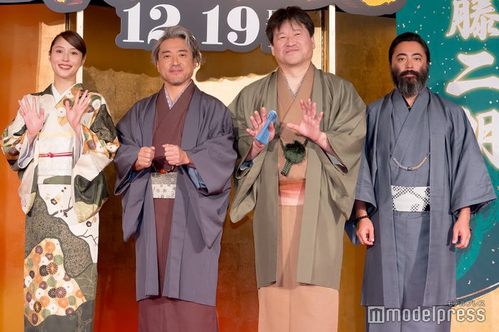 広瀬アリス、ムロツヨシ、佐藤二朗、山田孝之(C)モデルプレス