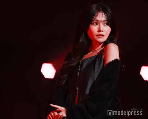 元AKB48込山榛香、ノースリーブ姿でUSJ満喫 父との2ショットも公開「可愛すぎる」「透明感すごい」の声