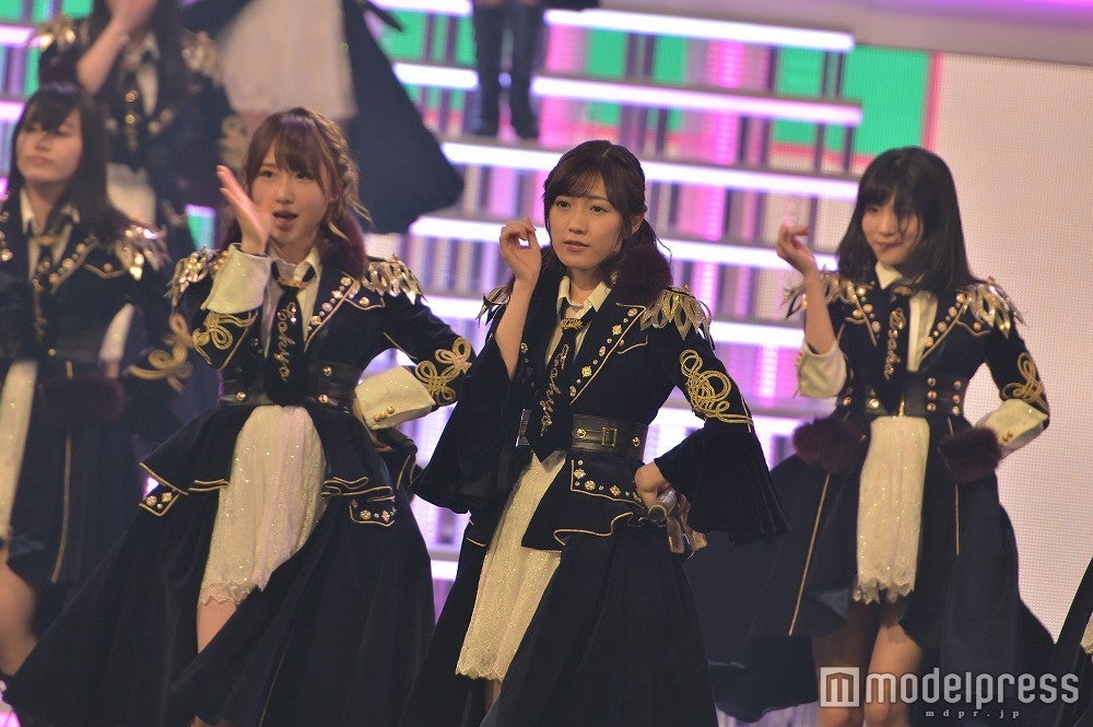 高橋朱里、渡辺麻友（C）モデルプレス