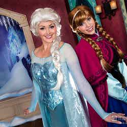 「アナと雪の女王」海外パークのイベントスタート／エルサとアナ（C）Disney　【モデルプレス】