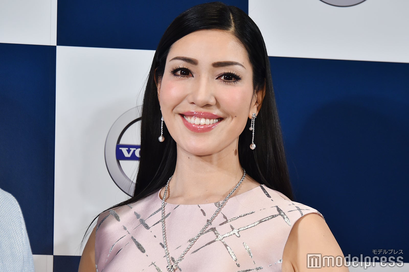 アンミカ「そっくりすぎ」家族ショットに反響