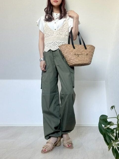 カーゴパンツ　コーデ　カーキ　夏