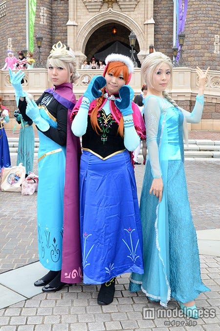 「アナと雪の女王」/(左より)釦さん、沙流さん、紬さん
