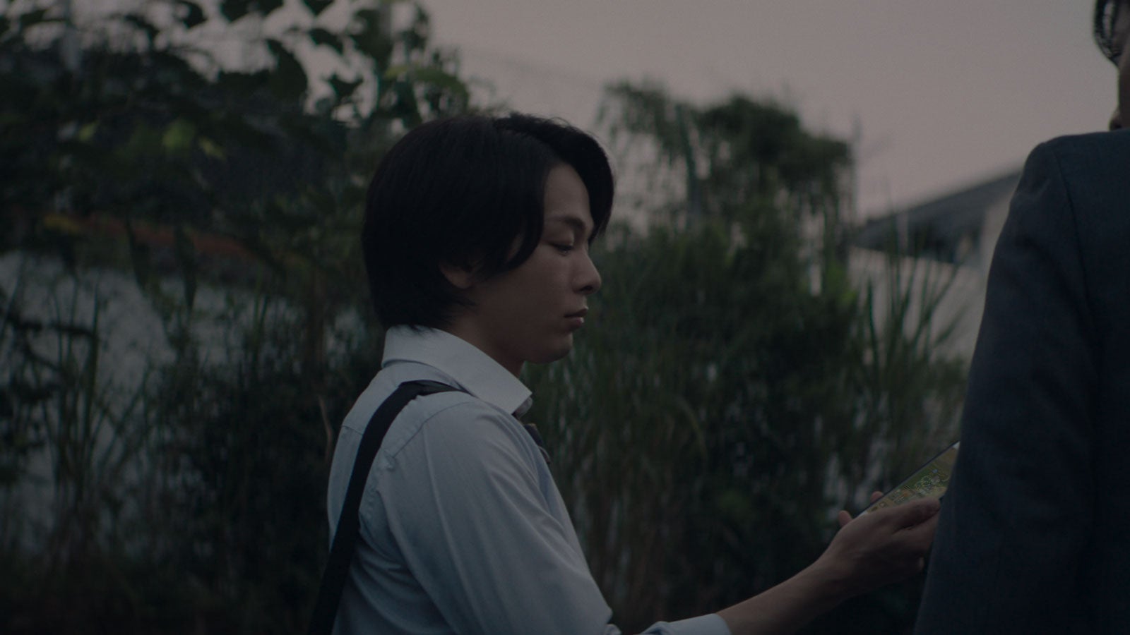 中村倫也／新CM「嘘つきの兄」篇より（提供写真）