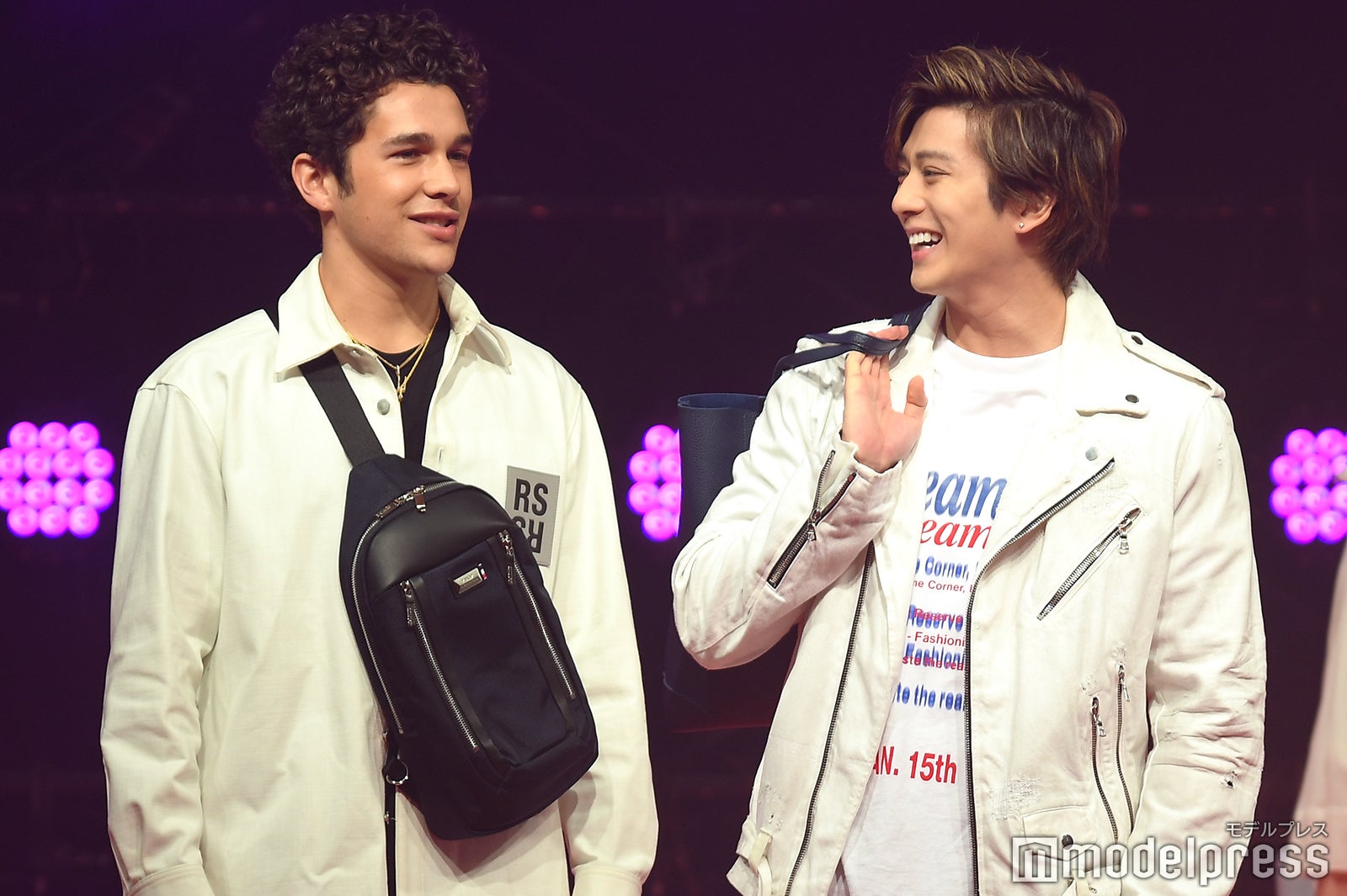 オースティン・マホーン、新田真剣佑（C）モデルプレス