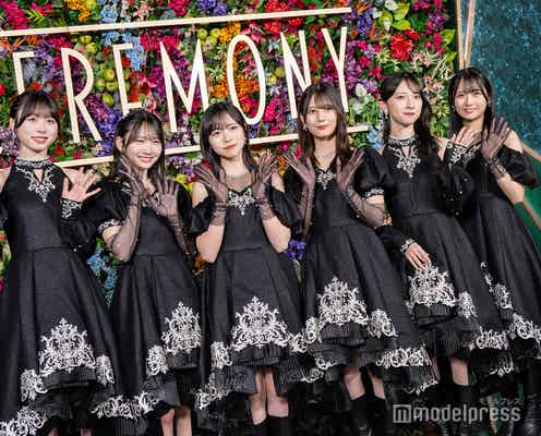 日向坂46、美肌輝くブラックドレスで雰囲気ガラリ ミセス主催イベントに登場【Mrs. GREEN APPLE presents「CEREMONY」】