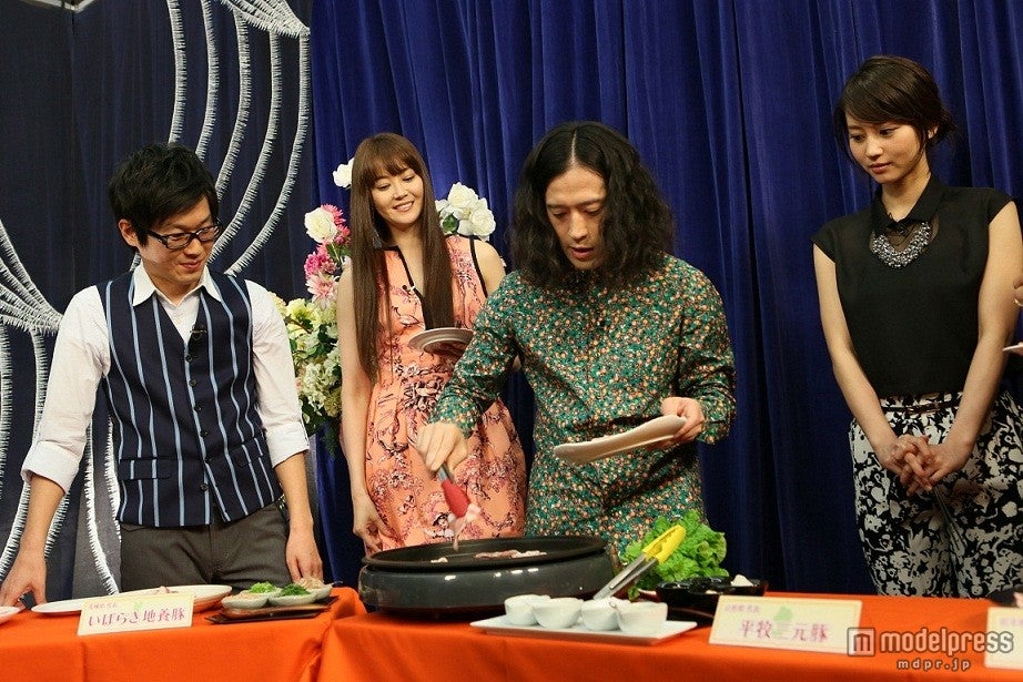 左から：山崎樹範、観月ありさ、又吉直樹（ピース）、堀北真希／画像提供：関西テレビ