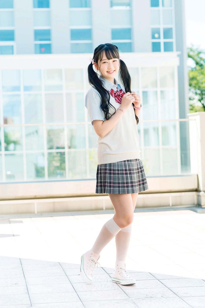 越智ゆらの(C)2017「兄こま」製作委員会(C)夜神里奈/小学館