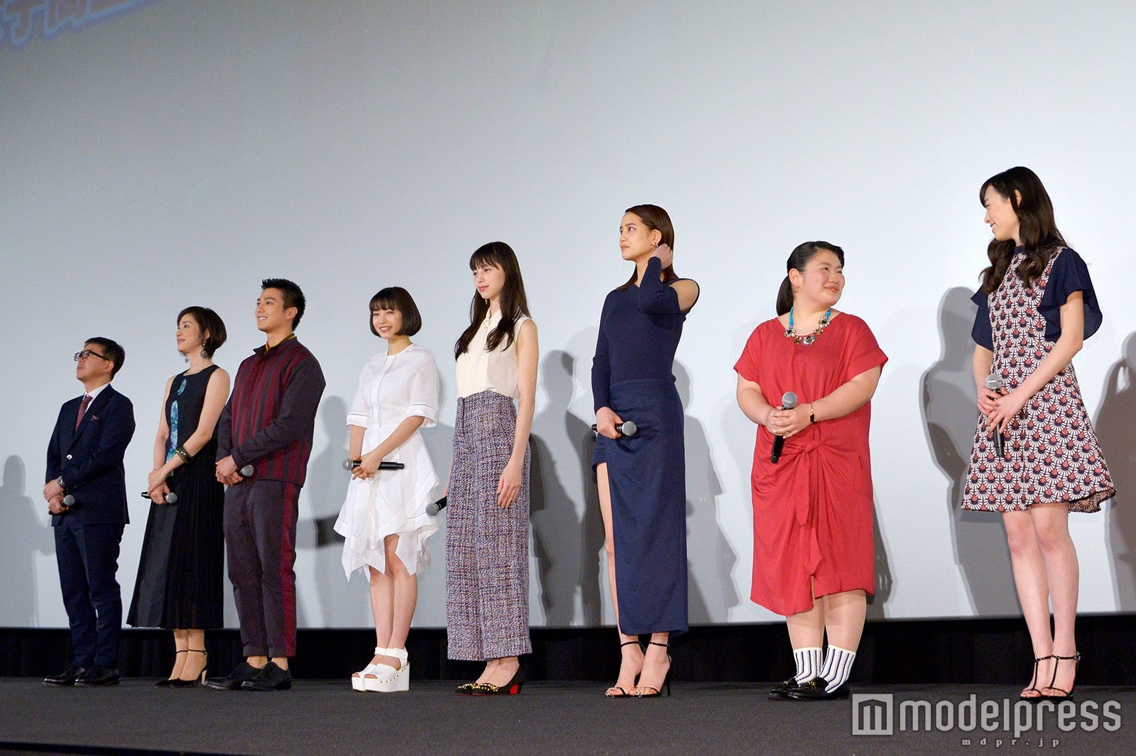 （左から）河合勇人監督、天海祐希、真剣佑、広瀬すず、中条あやみ、山崎紘菜、富田望生、福原遥（C）モデルプレス