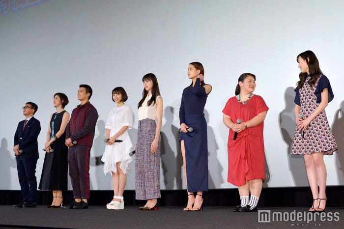 (左から)河合勇人監督、天海祐希、真剣佑、広瀬すず、中条あやみ、山崎紘菜、富田望生、福原遥(C)モデルプレス