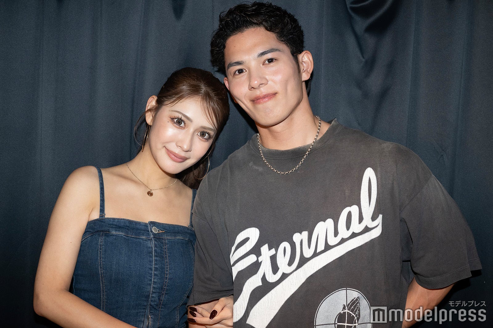 「シャッフルアイランド」かほ＆ゆうたカップル、ディズニーでのキスショットに「幸せそう」「お揃い可愛い」と反響