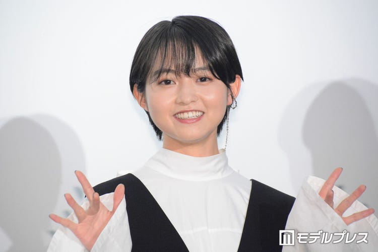 画像4 4 元乃木坂46深川麻衣 伊藤万理華 久々2ショットに 服リンクしてて可愛い 卒業生同士の交流最高 の声 モデルプレス