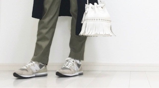 ゆらゆら揺れるフリンジバッグでコーデをおしゃれに 子供っぽくないフリンジバッグコーデ10選 モデルプレス