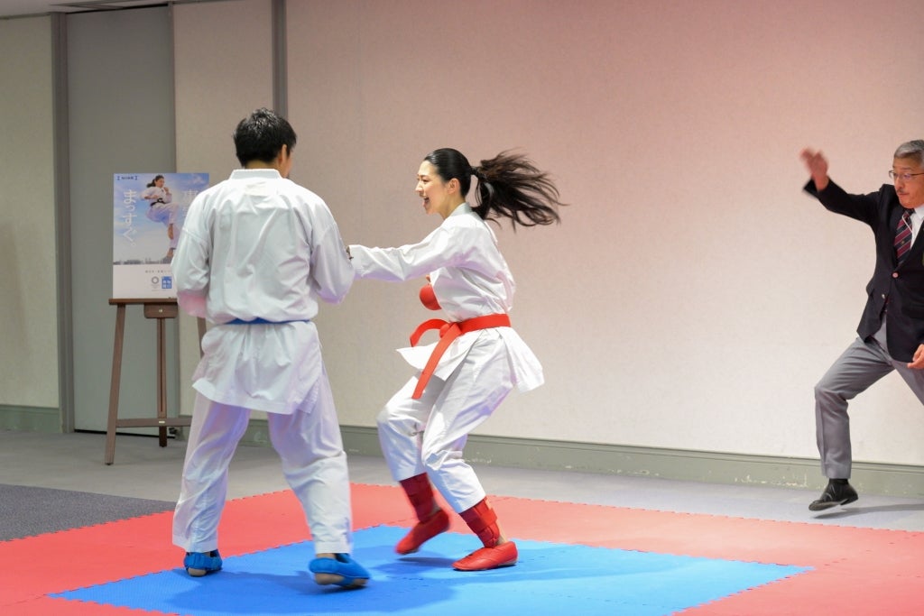 荒賀龍太選手、是永瞳 （画像提供：所属事務所）