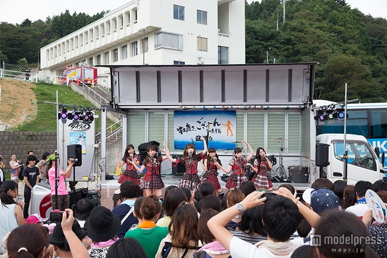 「『誰かのために』プロジェクト」／2014年（C）AKS